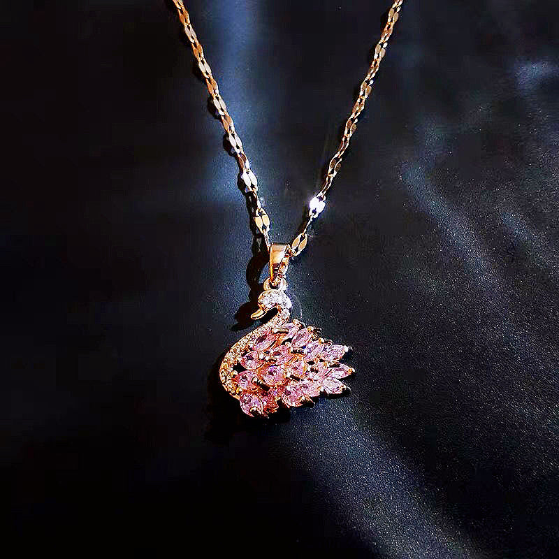 New temperament swan pendant