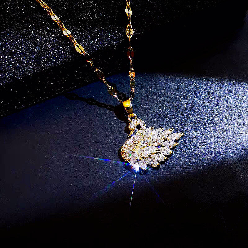 New temperament swan pendant